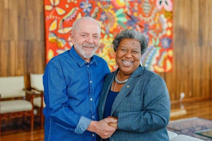 Presidente Lula recebeu a deputada estadual mineira Macaé Evaristo (PT) no Palácio da Alvorada, e a convidou para assumir o ministério dos Direitos Humanos - (crédito: Ricardo Stuckert) Presidente Lula recebeu a deputada estadual mineira Macaé Evaristo (PT) no Palácio da Alvorada, e a convidou para assumir o ministério dos Direitos Humanos - (crédito: Ricardo Stuckert)