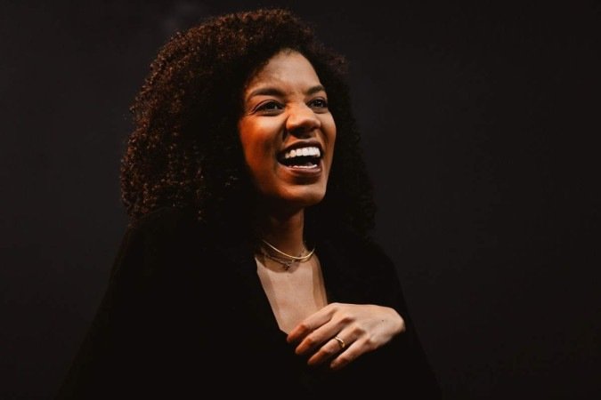 Comediante e roteirista Nathalia Cruz