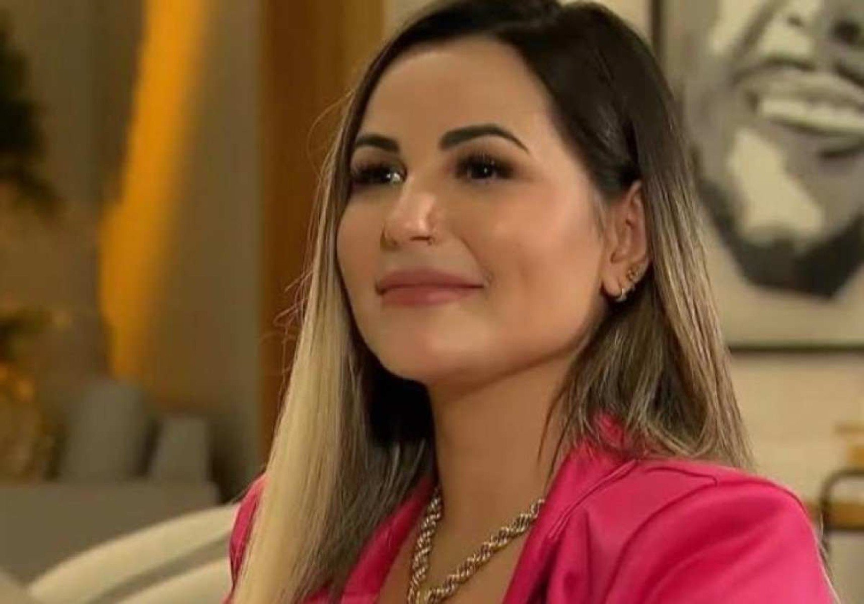 Deolane Bezerra: Vídeo mostra malas de dinheiro na cozinha da família Deolane Bezerra: Vídeo mostra malas de dinheiro na cozinha da família