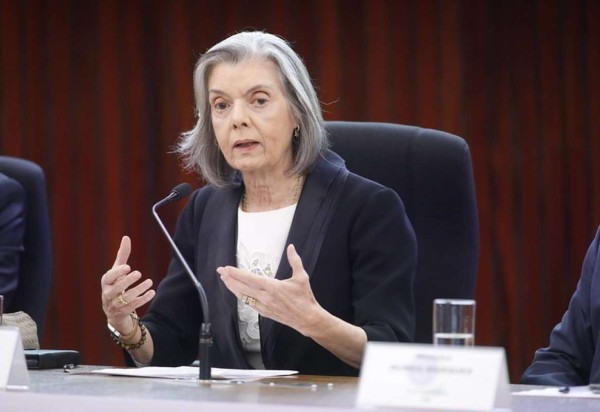 Para Cármen Lúcia, a jogatina on-line tem 'potencial de interferir no processo eleitoral, especialmente para propaganda ou aliciamento de eleitores' -  (crédito: Alejandro Zambrana/Secom/TSE)