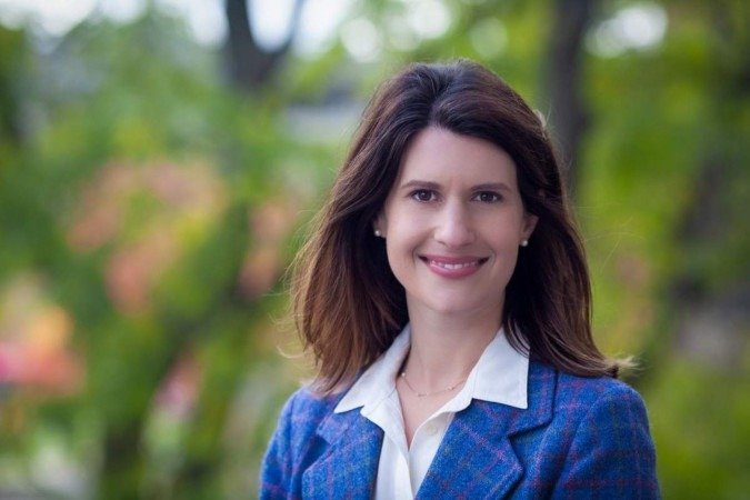 Allison M. Prasch, professora de retórica, política e cultura da University of Wisconsin-Madison

