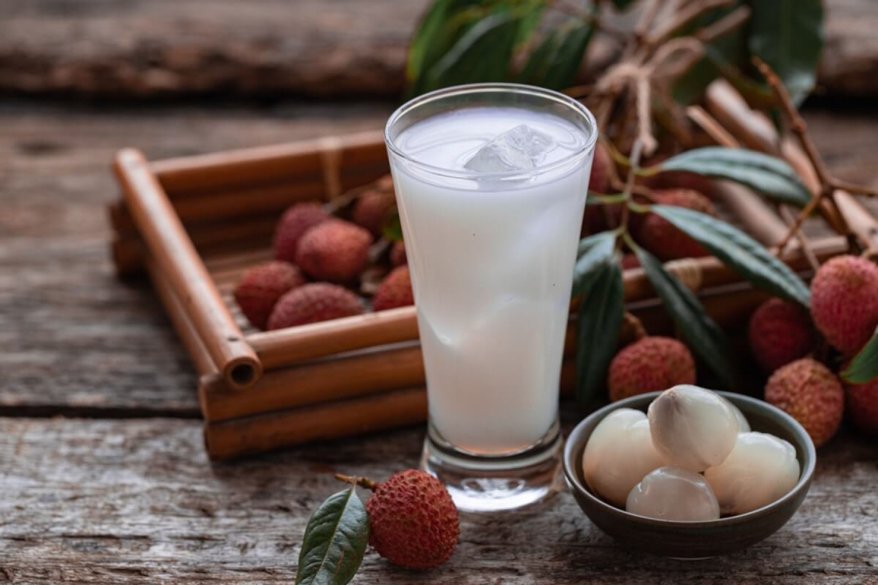 Suco de lichia com água de coco e gengibre (Imagem: veggie only | Shutterstock) -  (crédito: EdiCase)