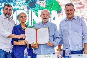 Lula e Marina após reunião com prefeitos de municípios do Amazonas afetados pela seca e anúncio de medidas de combate à seca na Amazônia       -  (crédito: Ricardo Stuckert / PR)