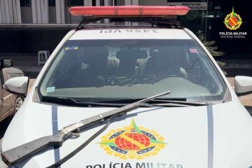 Polícia prende acusado de ameaçar vizinhos com arma artesanal no Paranoá
 -  (crédito: PMDF)