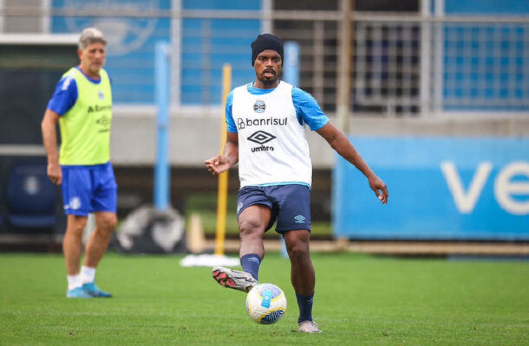 Alívio para Renato! Jemerson e Rodrigo Ely voltam a treinar no Grêmio