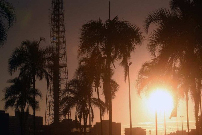 Bom dia, Brasília! Segunda deve ser de calor e seca -  (crédito: Ed Alves/CB)