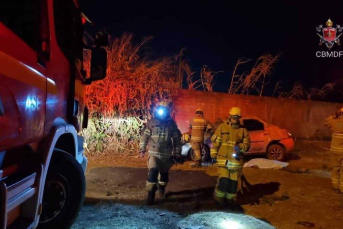 Morre uma pessoa em acidente na DF- 180 de Ceilândia  -  (crédito: CBMDF)