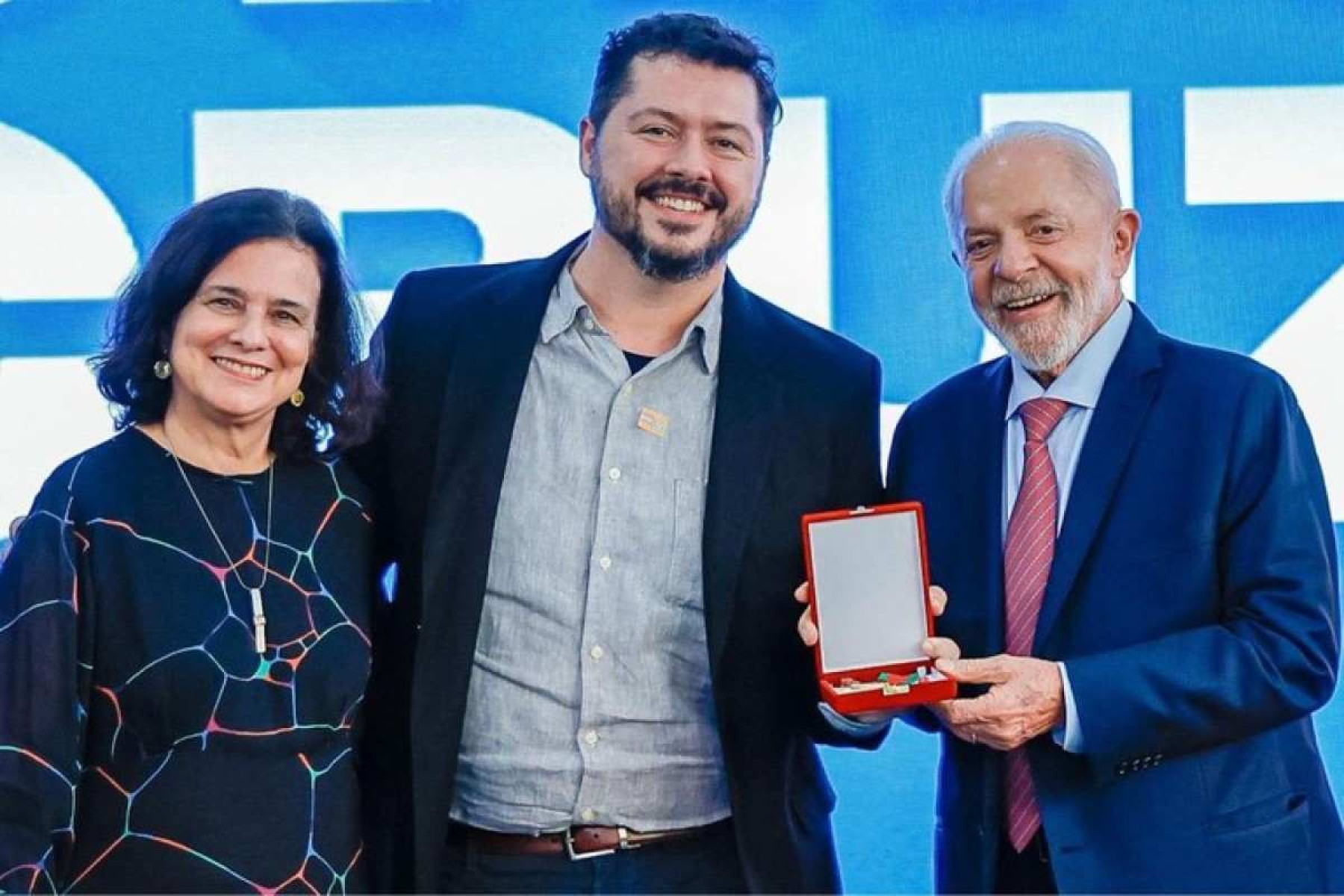 Lula e Nísia Trindade entregam medalha Oswaldo Cruz e defendem vacinação