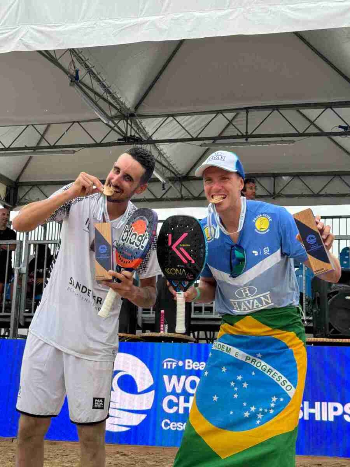 André Baran recoloca o Brasil no topo do ranking do beach tennis