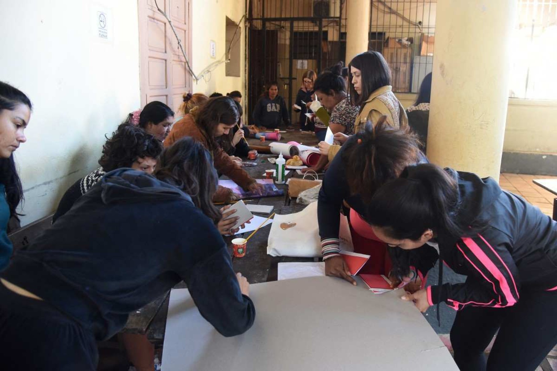 Comédia stand-up traz reinserção social a presidiárias no Paraguai      