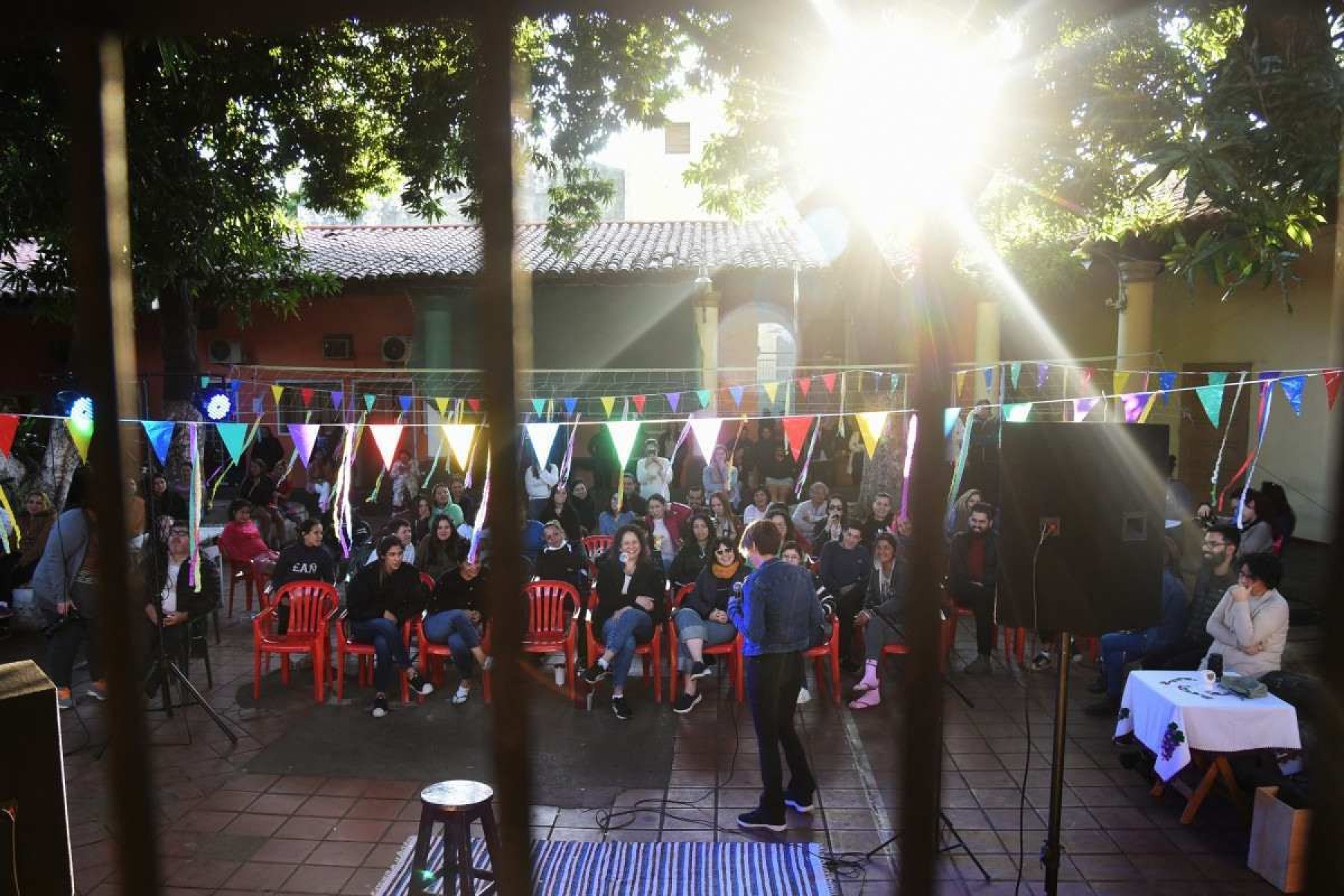 Comédia stand-up traz reinserção social a presidiárias no Paraguai