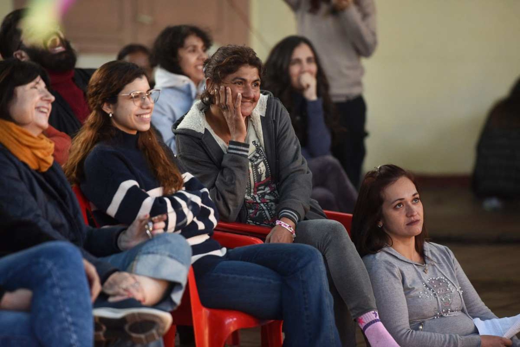  Inmates participate in the closing of a stand-up comedy workshop at the El Buen Pastor womens prison in Asuncion on August 10, 2024. The Paraguayan NGO Corazon Libre (Free Heart) held a two-month stand-up comedy workshop with the participation of a dozen inmates to help them reintegrate into the labor market upon their release from prison. (Photo by DANIEL DUARTE / AFP)       