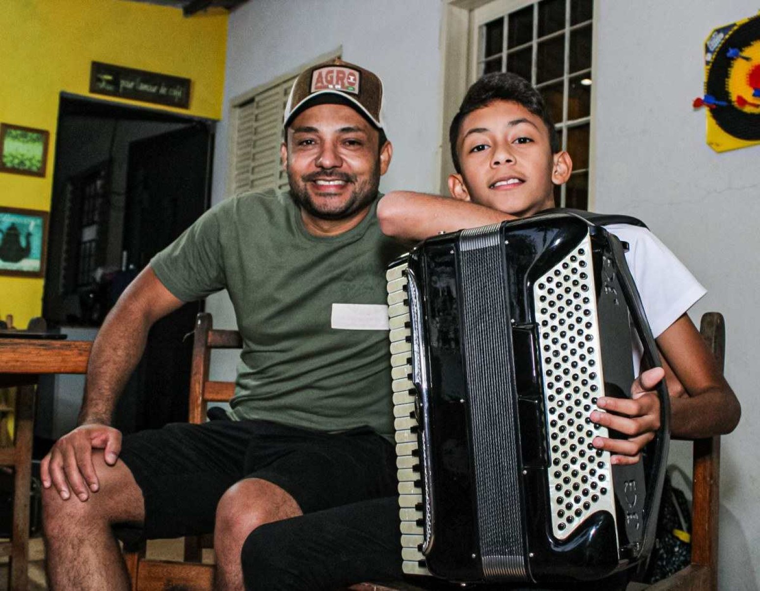 Com o pai, Leãozinho do Forró, uma parceria de sucesso na música e na vida