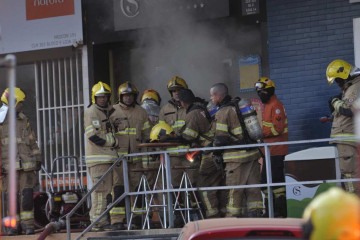 Incêndio ocorreu na 303 Norte. De acordo com o CBMDF, não houve vítimas -  (crédito: Minervino Júnior/CB/D.A.Press)