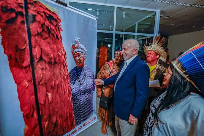 Luiz Inácio Lula da Silva, durante a cerimônia de celebração do retorno do Manto Tupinambá ao Brasil, no Museu Nacional -  (crédito: Ricardo Stuckert/PR)