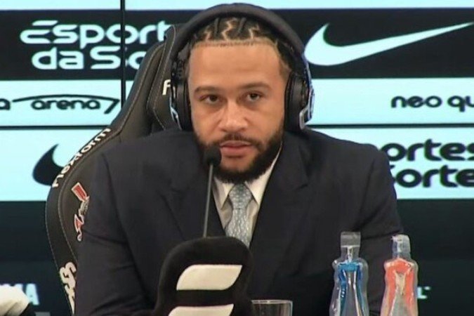 Depay durante sua apresentação pelo Corinthians -  (crédito:  - Foto: Reprodução Youtube canal Corinthians TV)