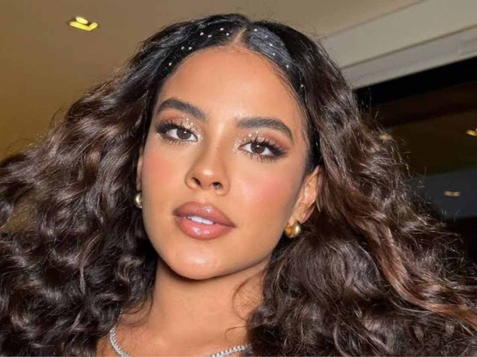 Bella Campos se pronuncia sobre namoro com rapper