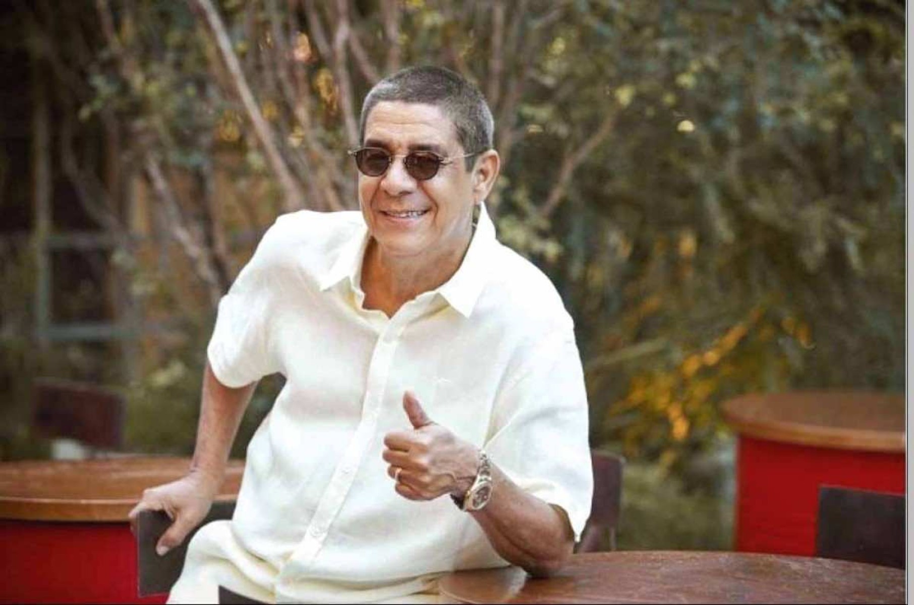 Zeca Pagodinho convida Bruno Mars pra tomar cerveja no Rio de Janeiro