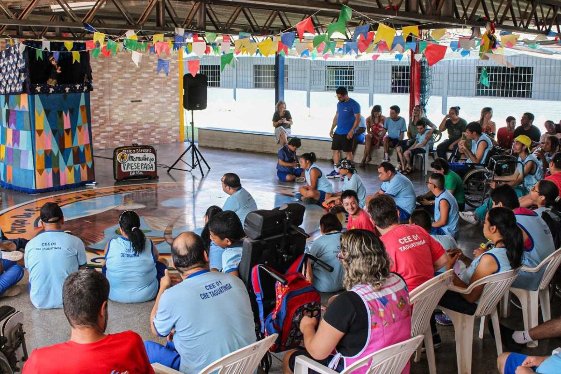 Alunos do CEE 01 de Taguatinga presenciaram a peça O Romance do Vaqueiro Benedito