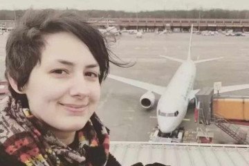 Segundo a mulher, os dois se conhecerem e 2014, no Aeroporto Internacional Tegel, em Berlim, onde mora -  (crédito: Redes Sociais/Reprodução)