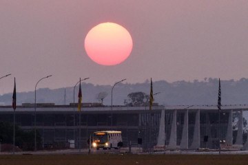 Bom dia, Brasília! Prepare o protetor solar, pois o dia será quente -  (crédito: Ed Alves/CB)