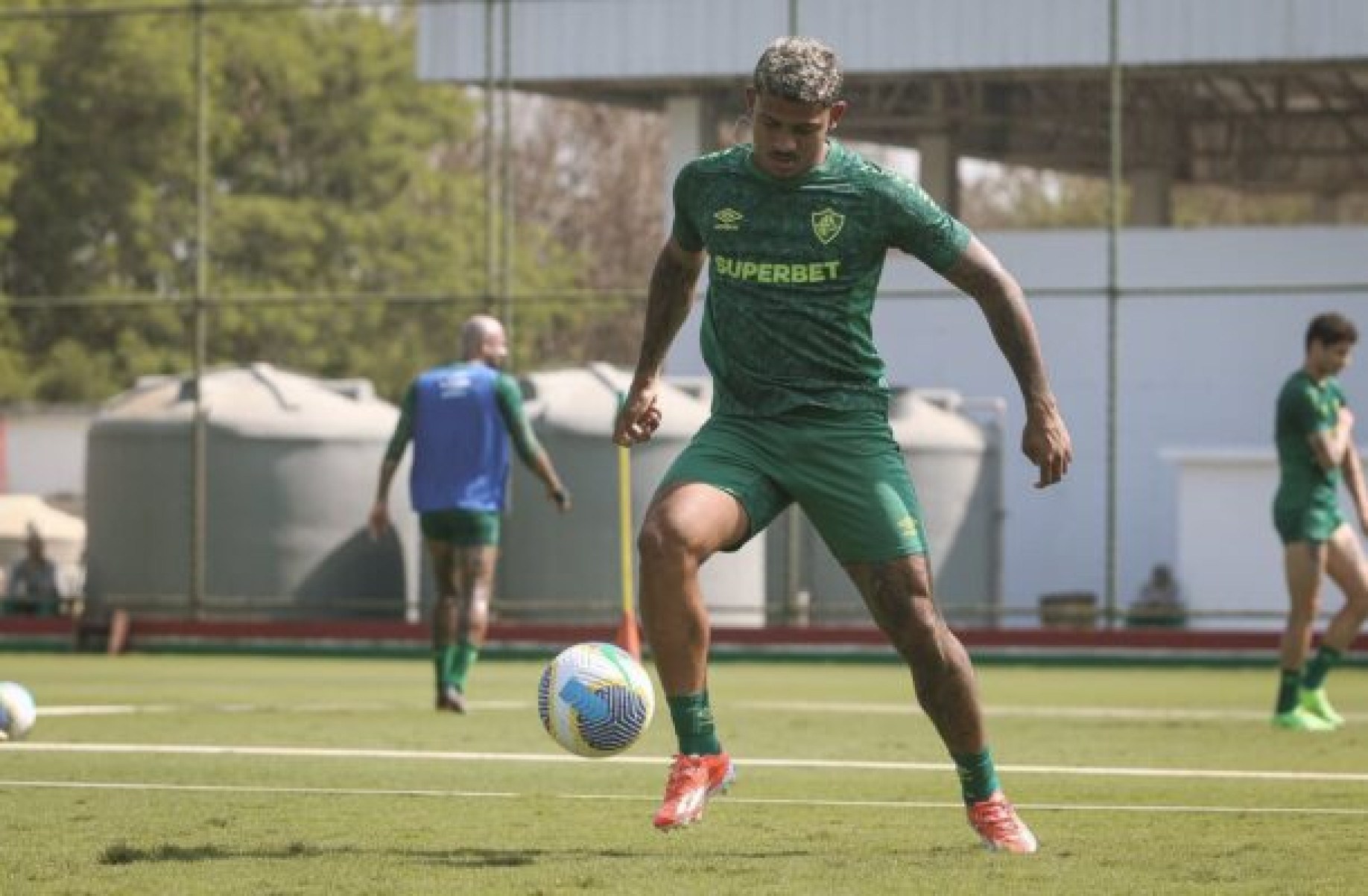 John Kennedy fica fora do jogo do Fluminense contra o Juventude