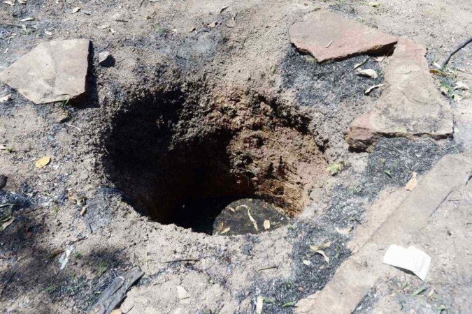  13/09/2024 Credito: Ed Alves/CB/DA.Press. Cidades. Corpo é encontrado em bueiro, enrolado em lençol, no Lúcio Costa