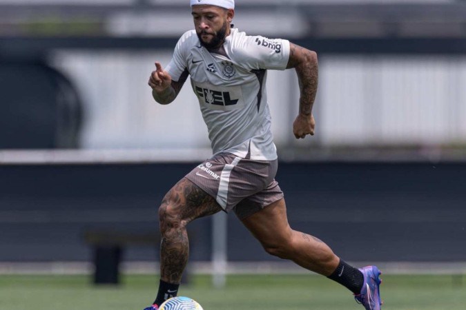 Memphis treinou ontem pela primeira vez, mas não jogará hoje no Rio -  (crédito: Rodrigo Coca/Ag. Corinthians)