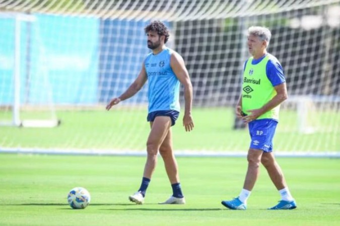 Diego Costa e Renato Portaluppi em treino do Grêmio -  (crédito: Foto: Lucas Uebel/Grêmio)