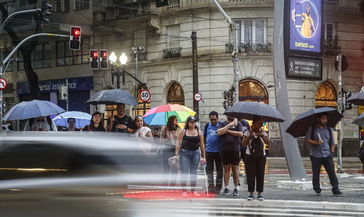 Brasil terá chuva no Sul e Sudeste, mas seca continua nas demais áreas -  (crédito: EBC)