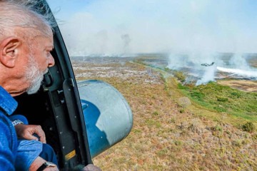 O novo pacote de medidas contra as queimadas deve incluir a aquisição de mais aeronaves para atuar no combate aos incêndios -  (crédito:  Ricardo Stuckert / PR)