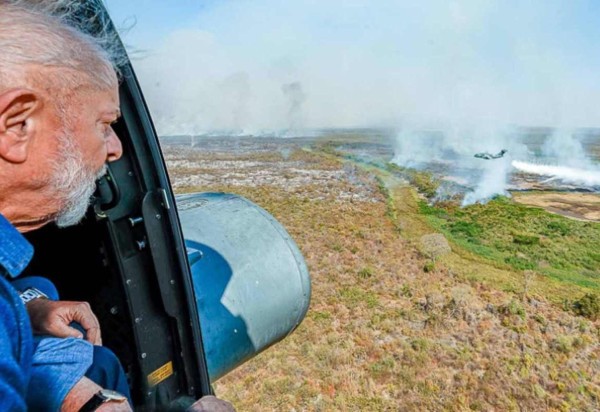 O novo pacote de medidas contra as queimadas deve incluir a aquisição de mais aeronaves para atuar no combate aos incêndios -  (crédito:  Ricardo Stuckert / PR)