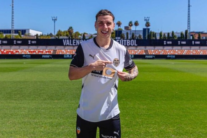 Daniel em sua apresentação no clube espanhol -  (crédito: Foto: Divulgação/Valencia Mestalla)