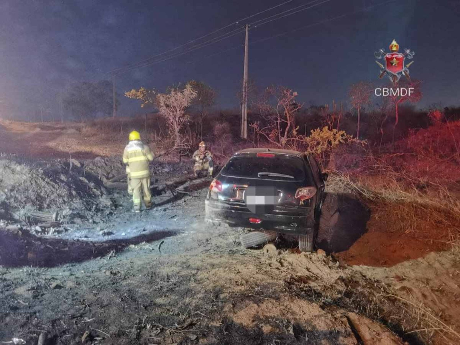 Carro capota e uma pessoa fica ferida em Santa Maria