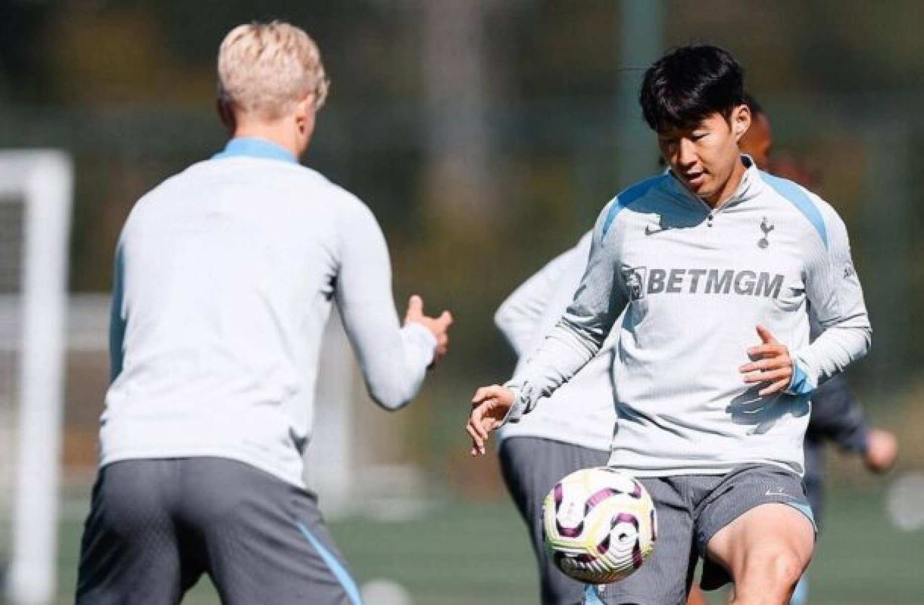 Sterling pode fazer sua estreia com a camisa dos Gunners -  (crédito: Foto: Divulgação/Arsenal)