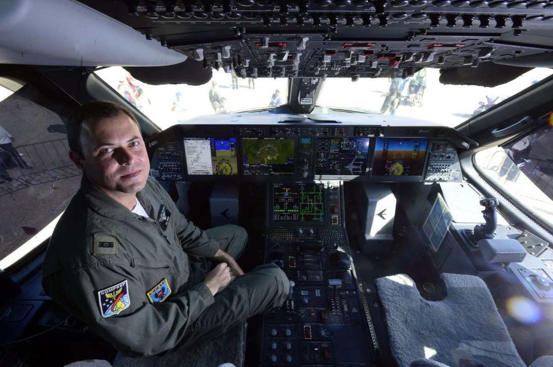  15/09/2024 Crédito: Marcelo Ferreira/CB/D.A Press. Brasil. Brasília - DF -  Evento Basea Aérea de Portões Abertos. Capitão Maia - piloto do KC 390