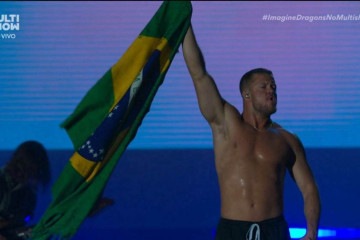 O vocalista Dan Reynolds ficou sem camisa no início do show -  (crédito: Reprodução/Redes sociais)