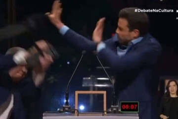 Datena dá 'cadeirada' em Pablo Marçal durante debate na TV Cultura -  (crédito: Reprodução/TV Cultura)