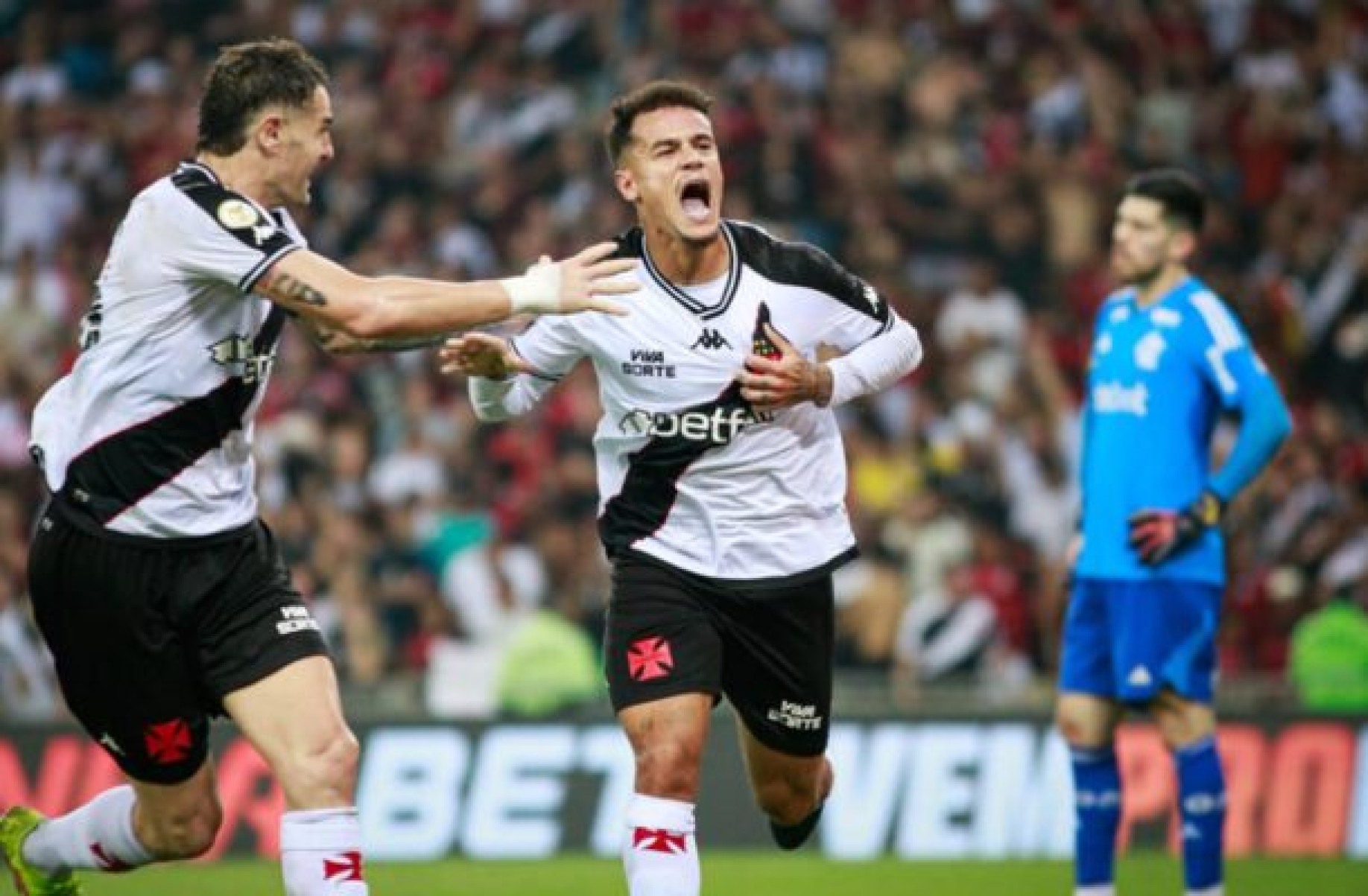 Coutinho celebra primeiro gol em volta ao Vasco e desabafa: ‘Ouvi besteiras sobre mim’