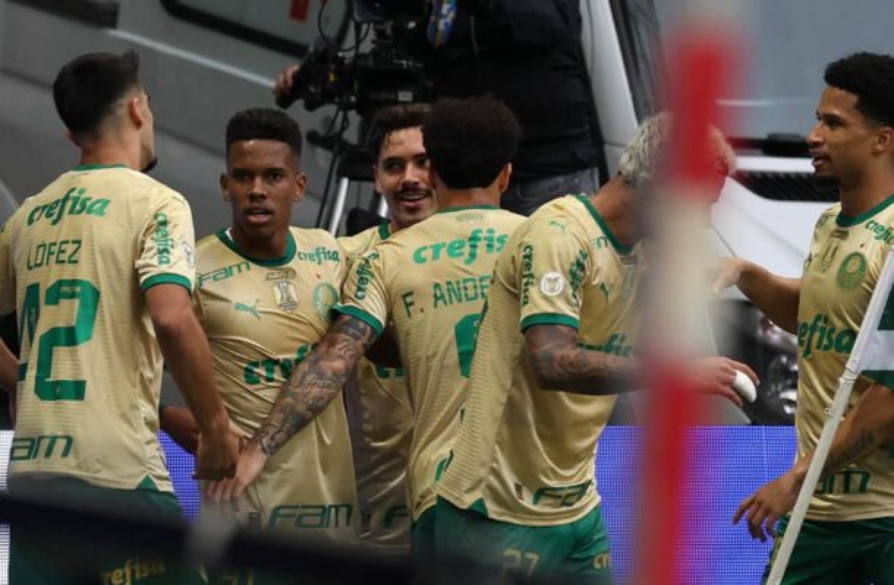 Palmeiras arrasa o Criciúma e assume a vice-liderança do Brasileirão