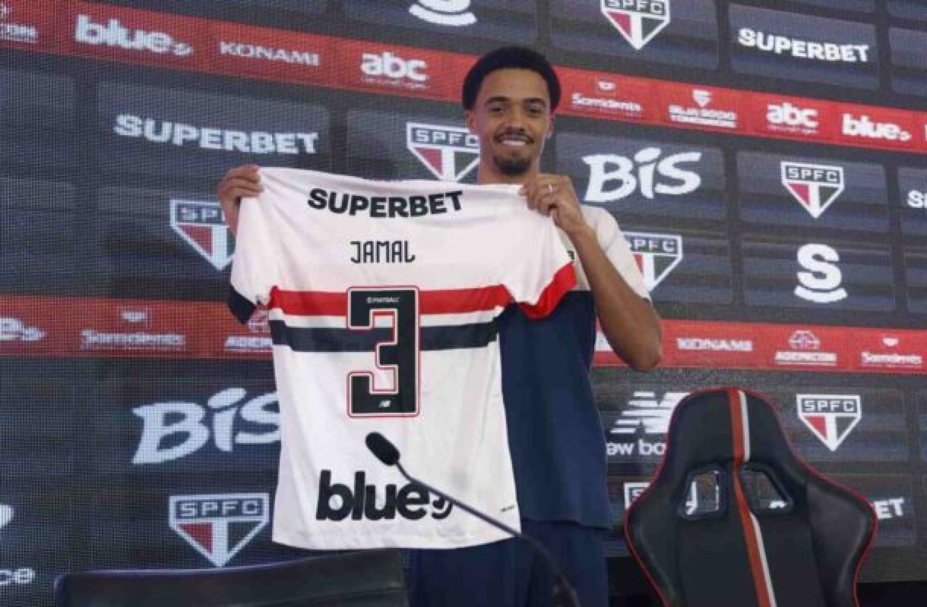 Jamal Lewis é apresentado no São Paulo -  (crédito: Foto: Rubens Chiri/Saopaulofc.net)