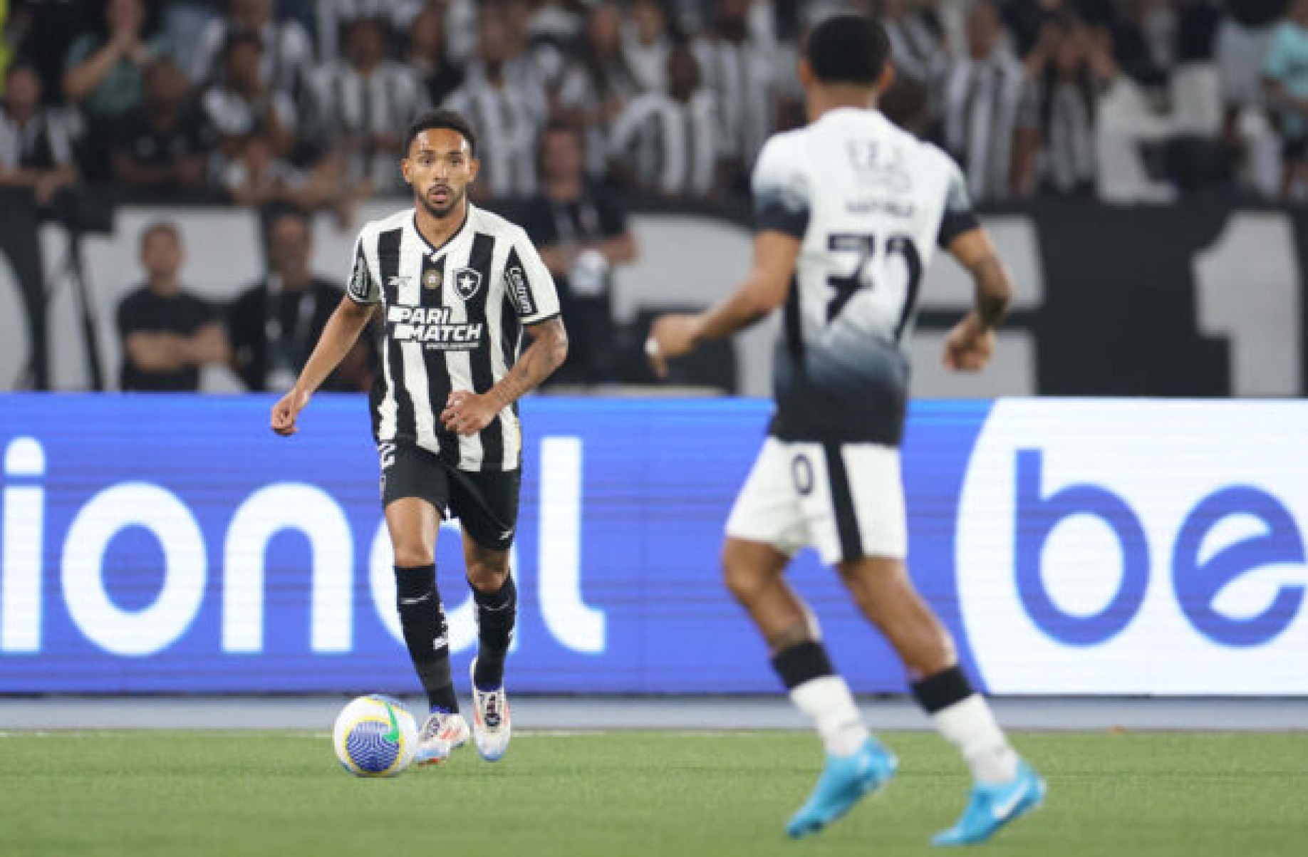 Vitinho celebra estreia pelo Botafogo no Brasileirão: ‘Feliz pela vitória’