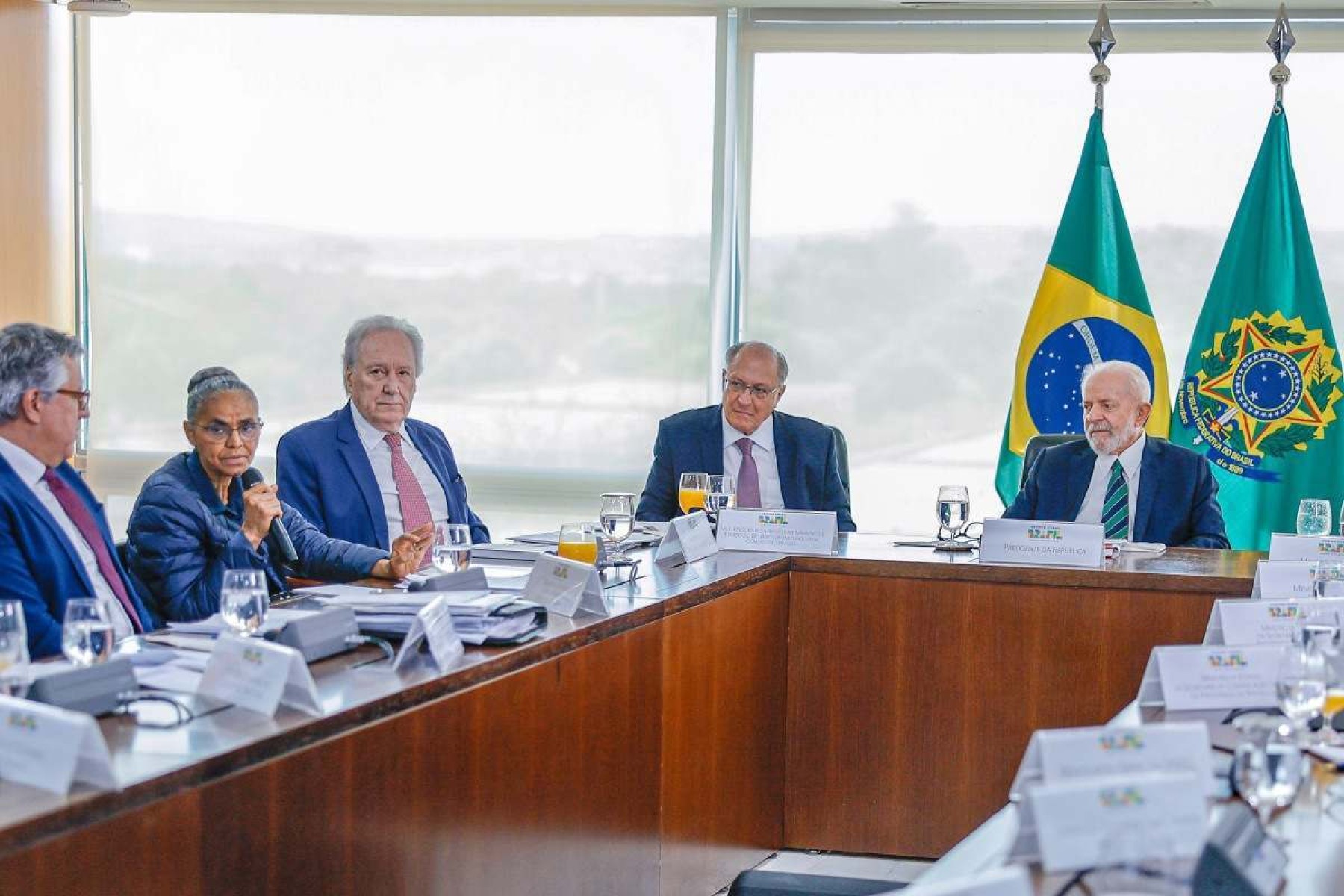 Lula convoca reunião com os Poderes discutir queimadas