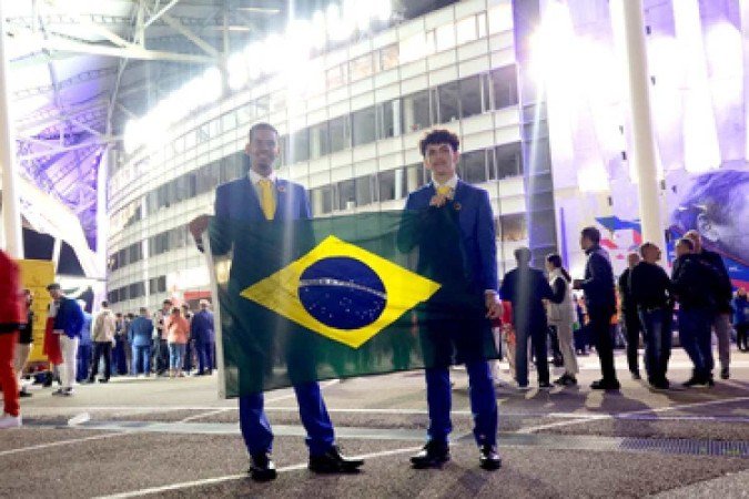 Os alunos na cerimônia de encerramento da WorldSkills Lyon 2024 nesse último domingo (15). - (crédito: Nilson Carvalho/Sistema Fibra) Os alunos na cerimônia de encerramento da WorldSkills Lyon 2024 nesse último domingo (15). - (crédito: Nilson Carvalho/Sistema Fibra)