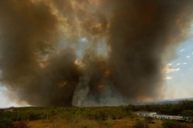 Forças de segurança investigam origem das labaredas que castigaram o Parque Nacional esta semana -  (crédito: Ed Alves/CB/D.A Press)