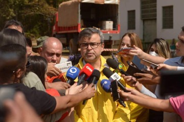 Mauro Pires explicou que o fogo só pode ser considerado extinto quando não houver mais risco de ignição -  (crédito:  Ed Alves/CB/DA.Press)