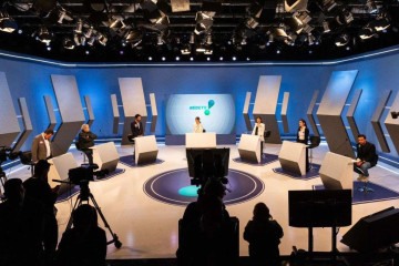 Debate pós-cadeirada teve gritaria entre concorrentes e advertências. Candidatos também apresentaram propostas sobre saúde, educação e mobilidade urbana -  (crédito:  Taba Benedicto/AE)