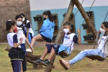 Pasta recomenda medidas adicionais de segurança e de proteção aos alunos, como o uso de equipamentos de proteção individual (EPI)  -  (crédito: Pedro Amora/Prefeitura de Jundiaí)