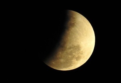 Eclipse lunar acontece no final de agosto e poderá ser visto a olho nu em todos os estados brasileiros.  -  (crédito: Marcelo Ferreira/CB/D.A Press)