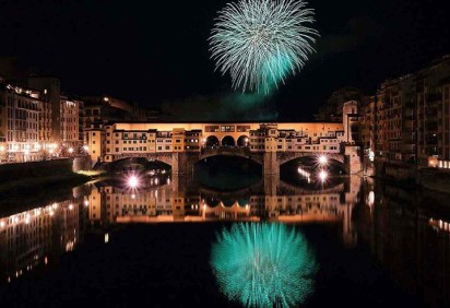 Florença, capital da região da Toscana, é o berço do Renascimento e um dos grandes centros artísticos e culturais da Itália. Famosa por suas obras de arte, arquitetura e monumentos históricos, é lar de ícones como a Catedral de Santa Maria del Fiore, o David de Michelangelo e a Galeria Uffizi. Confira os principais locais da região:  -  (crédito: Martin Falbisoner/Wikimedia Commons)